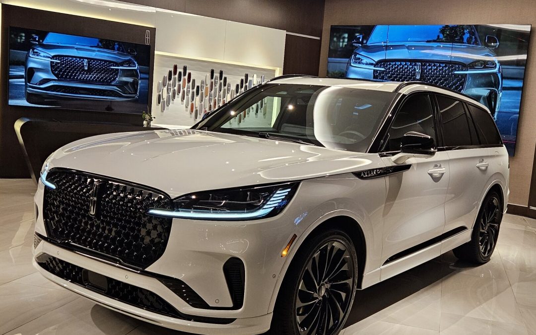 2025 Lincoln Aviator Unveiled at Gala Lincoln Experience Center Event